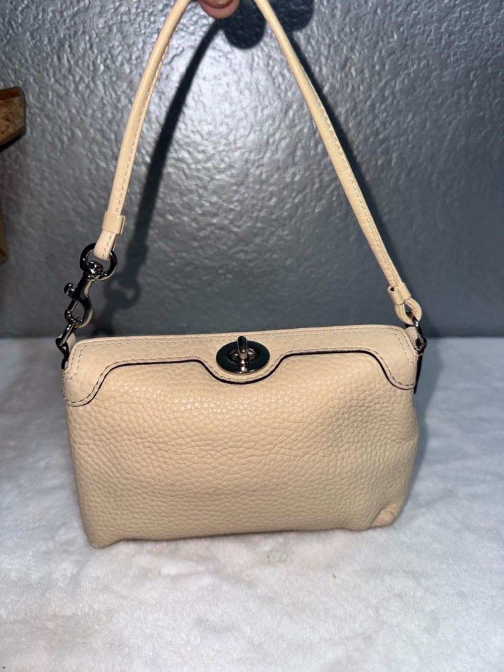 Women's Cream Leather Shoulder Bag - Designer Style - Picture 7 of 17